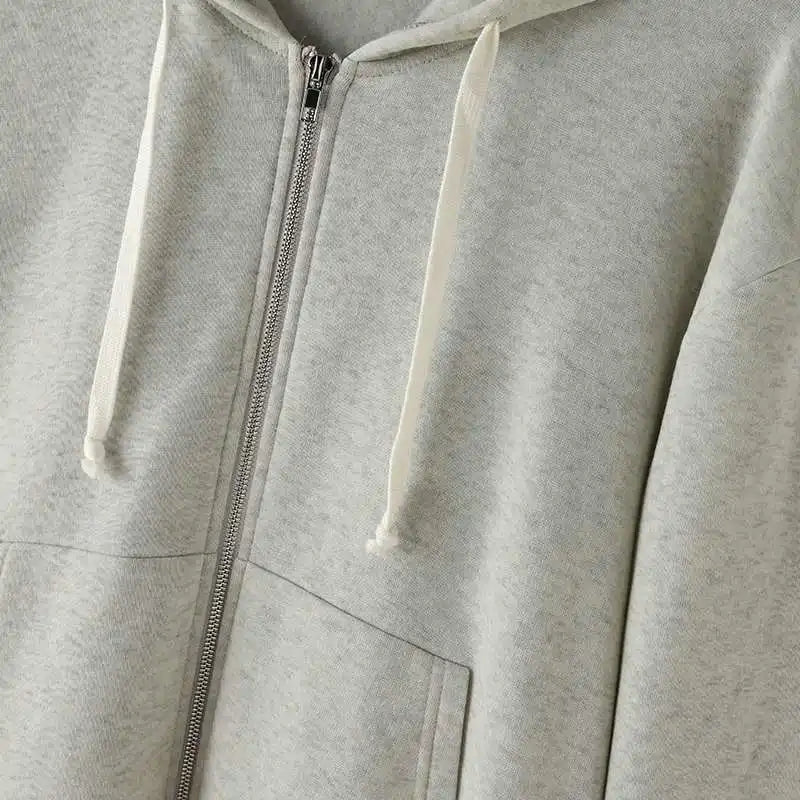 Lässiges Sweatshirt mit Kapuze und langen Ärmeln und Shorts mit Reißverschluss