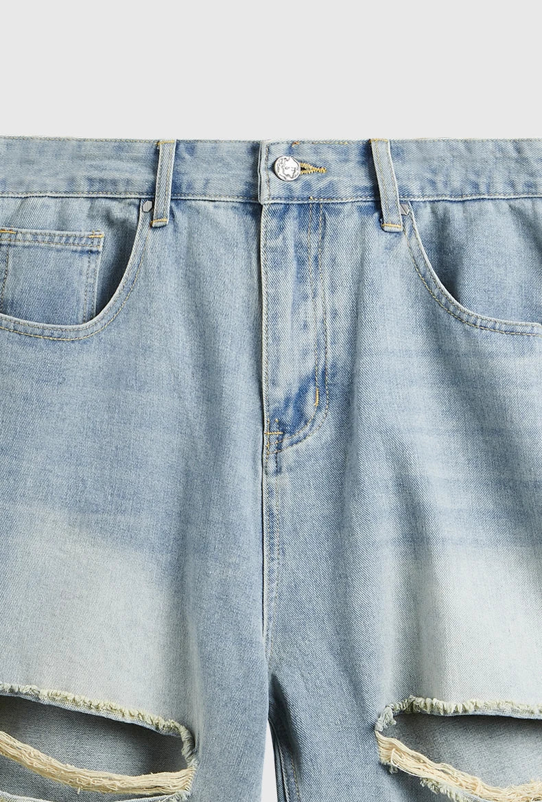 Jeansshorts mit zerrissenen Löchern