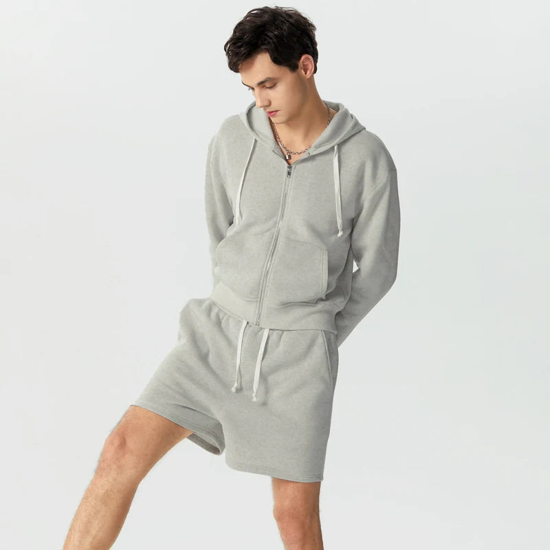 Lässiges Sweatshirt mit Kapuze und langen Ärmeln und Shorts mit Reißverschluss