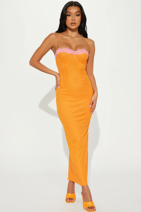 Figurbetontes Maxikleid in Orange