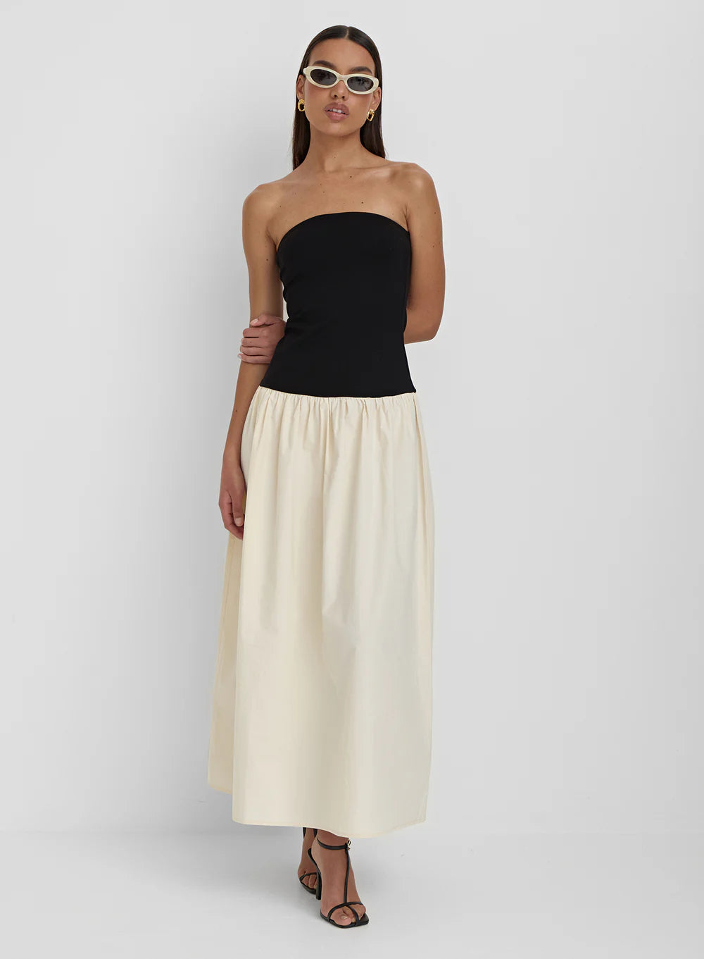 Bandeau-Maxikleid mit hoher Taille in Schwarz und Beige