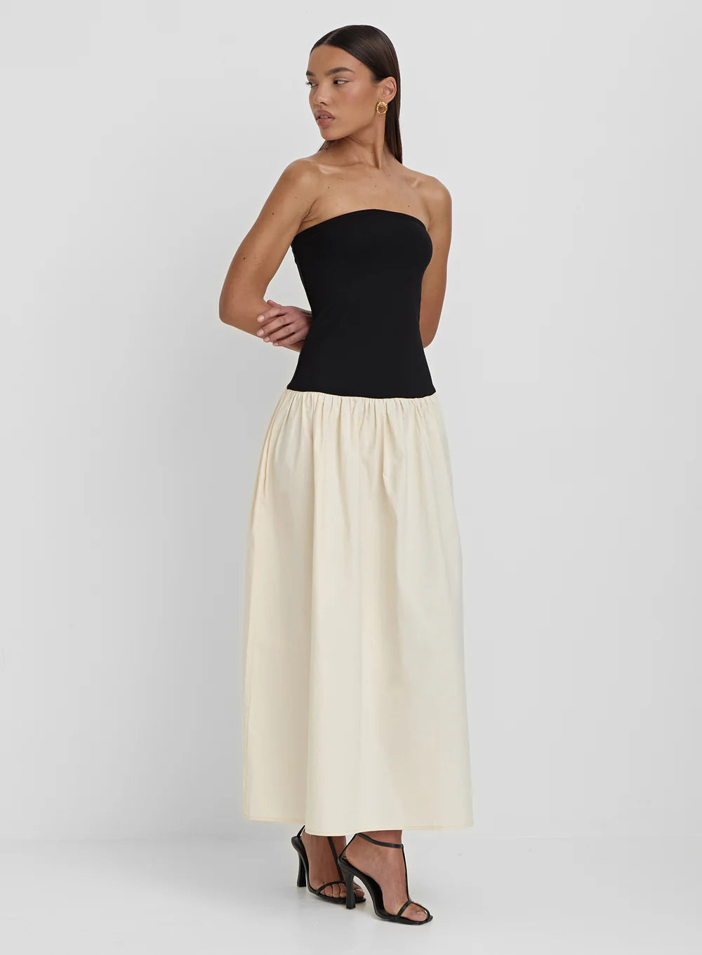 Bandeau-Maxikleid mit hoher Taille in Schwarz und Beige