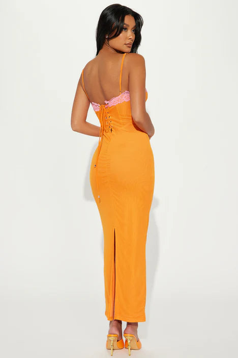 Figurbetontes Maxikleid in Orange