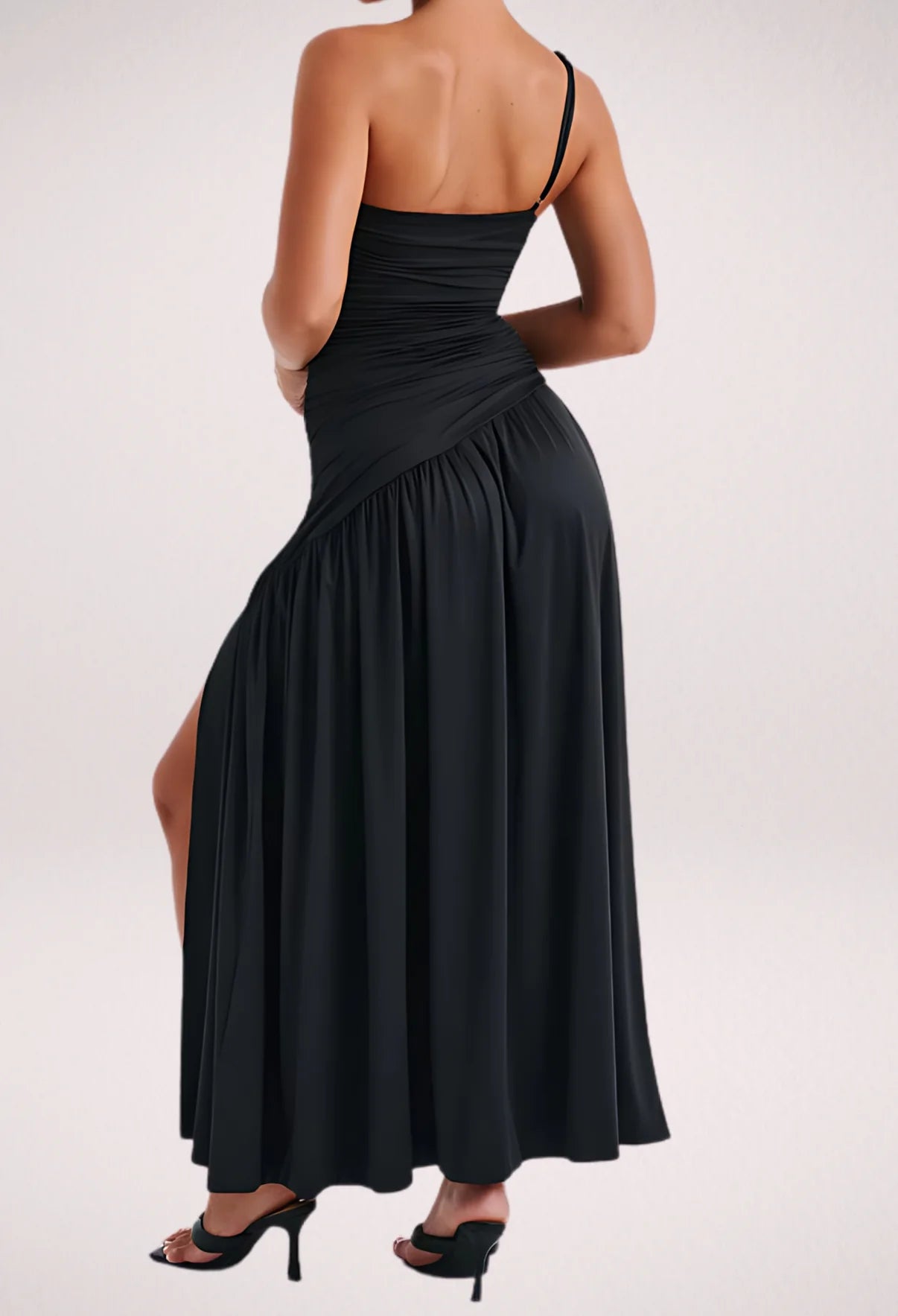 Maxikleid mit One-Shoulder-Träger und hohem Schlitz in Schwarz