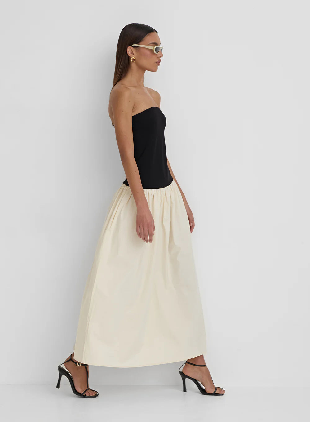 Bandeau-Maxikleid mit hoher Taille in Schwarz und Beige