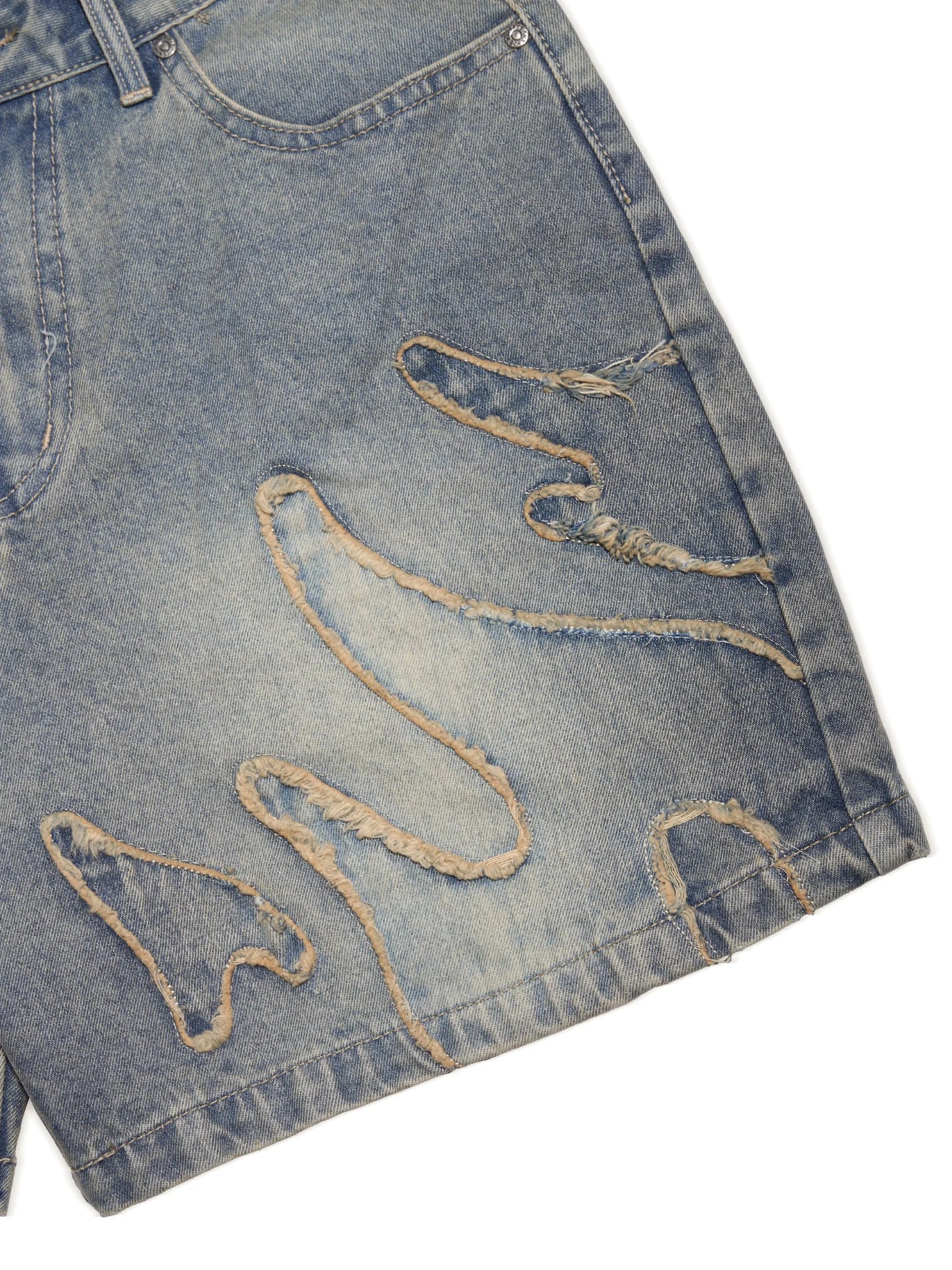 Knielange Jeansshorts mit niedriger Taille