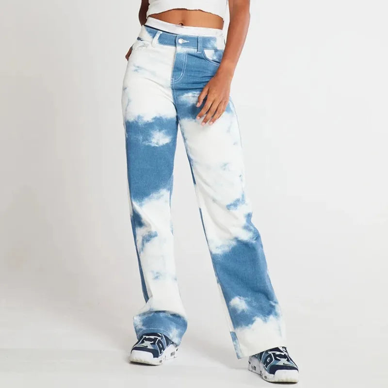 Blaue Jeans mit geradem Bein und Batikmuster