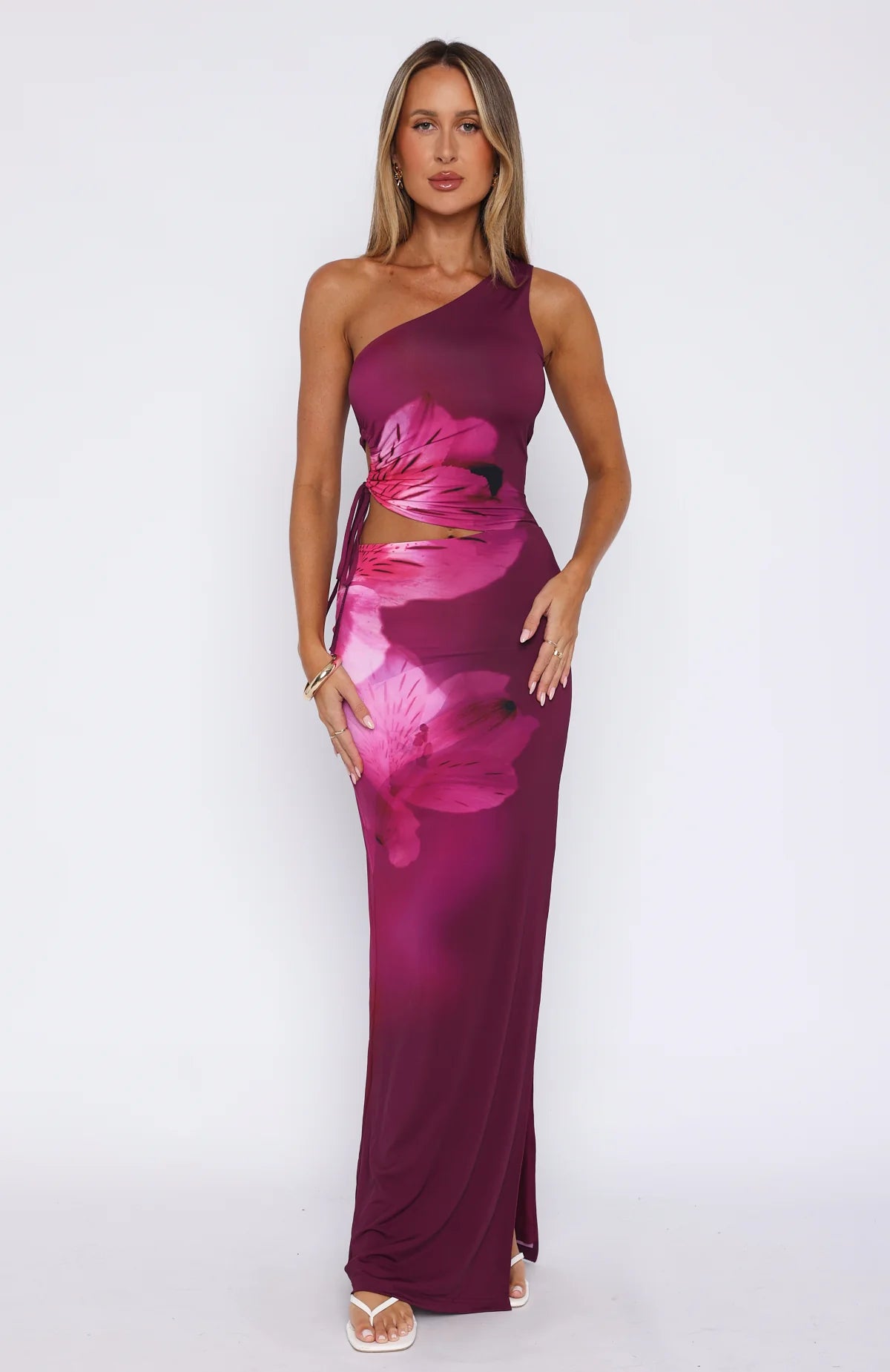 Seitlich geschlitztes Maxikleid mit Blumenmuster in Pink