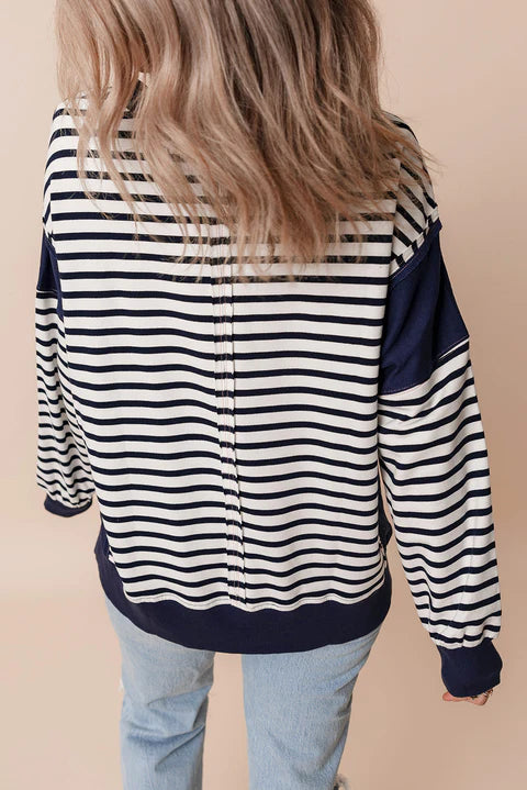 Lockeres Sweatshirt mit blauen Streifen