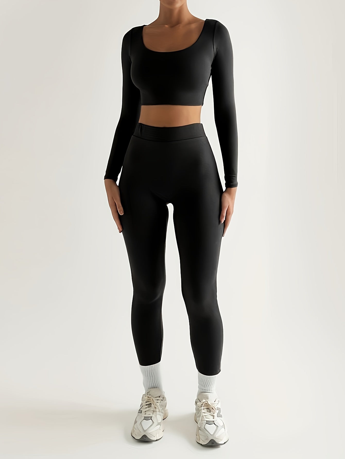 Sport Set aus langärmligem Crop Top und Skinny Hosen mit hoher Taille