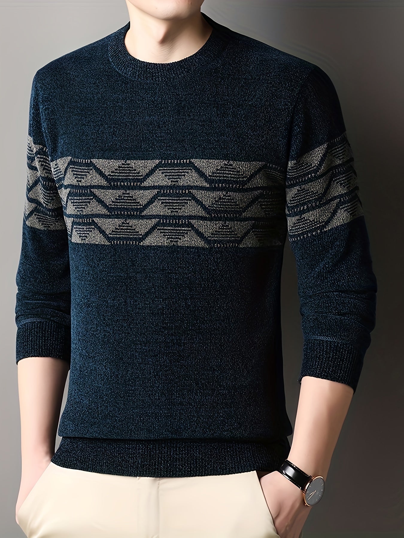 Schlanker Strickpullover mit ethnischem Muster