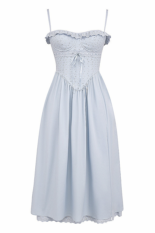 Weiches blaues Broderie Anglaise Midi Sommerkleid