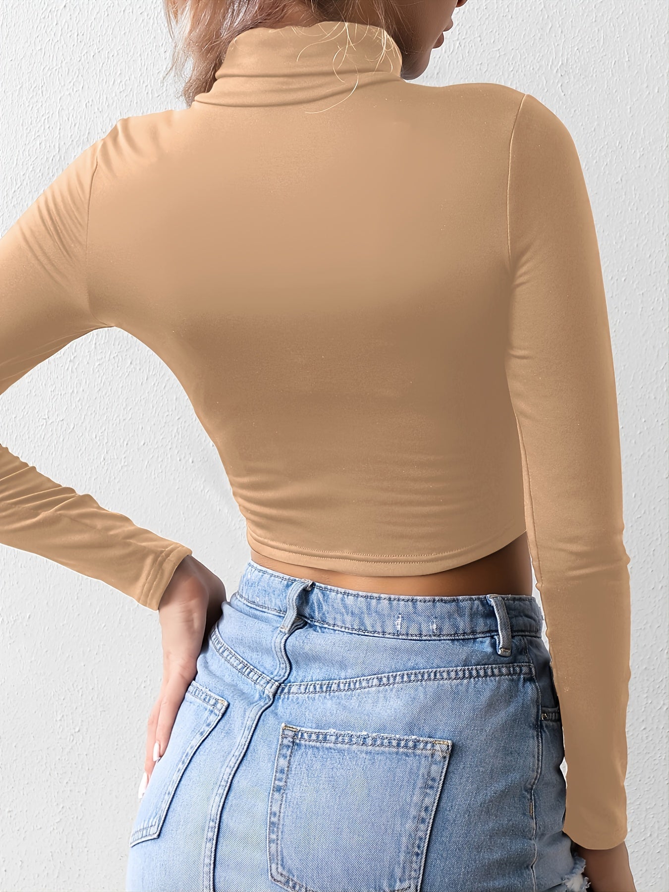 Skinny Crop T-Shirt mit Rollkragen