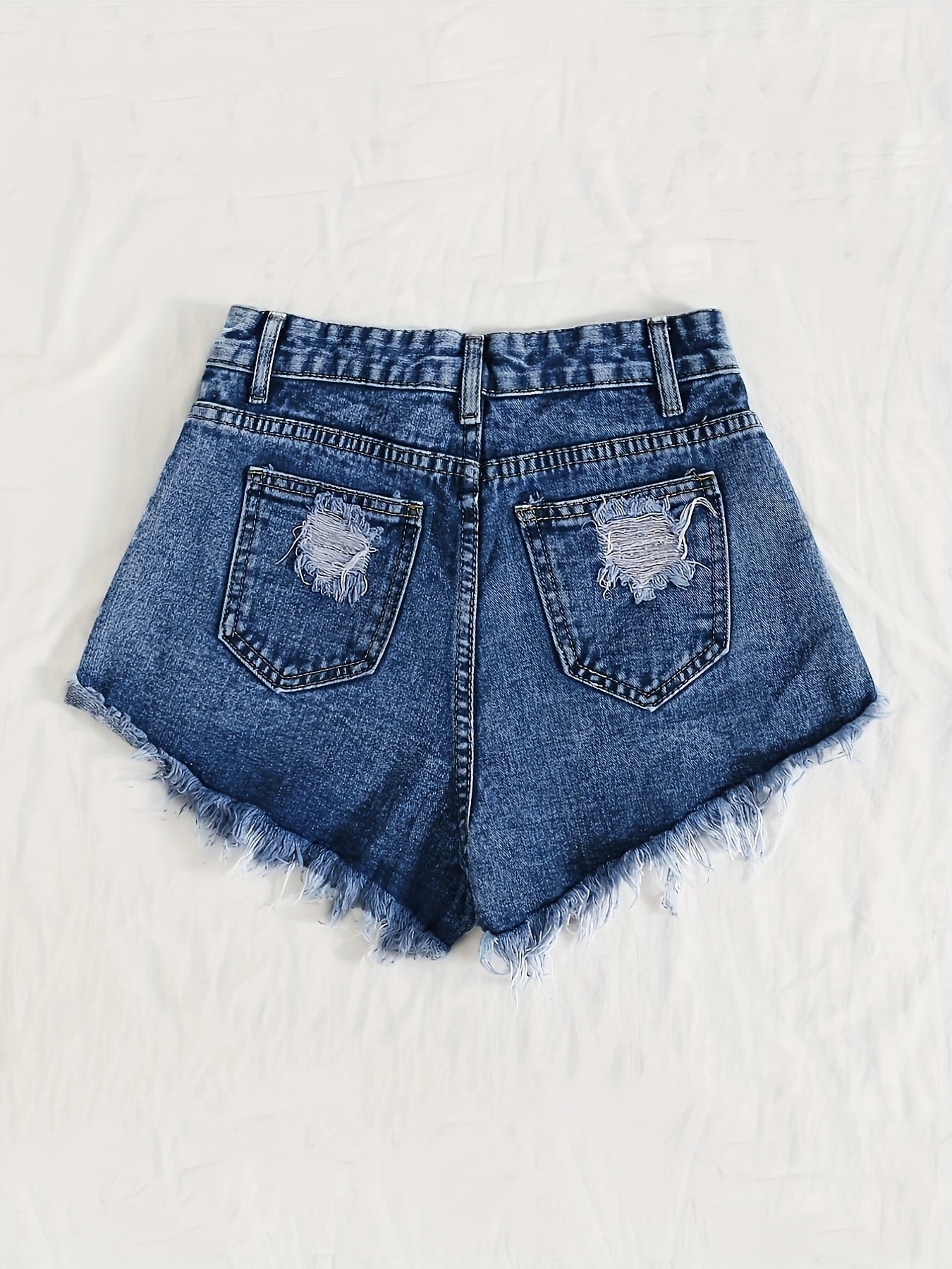 Himmelblaue Denim Shorts mit ausgefranstem Saum und Rissen