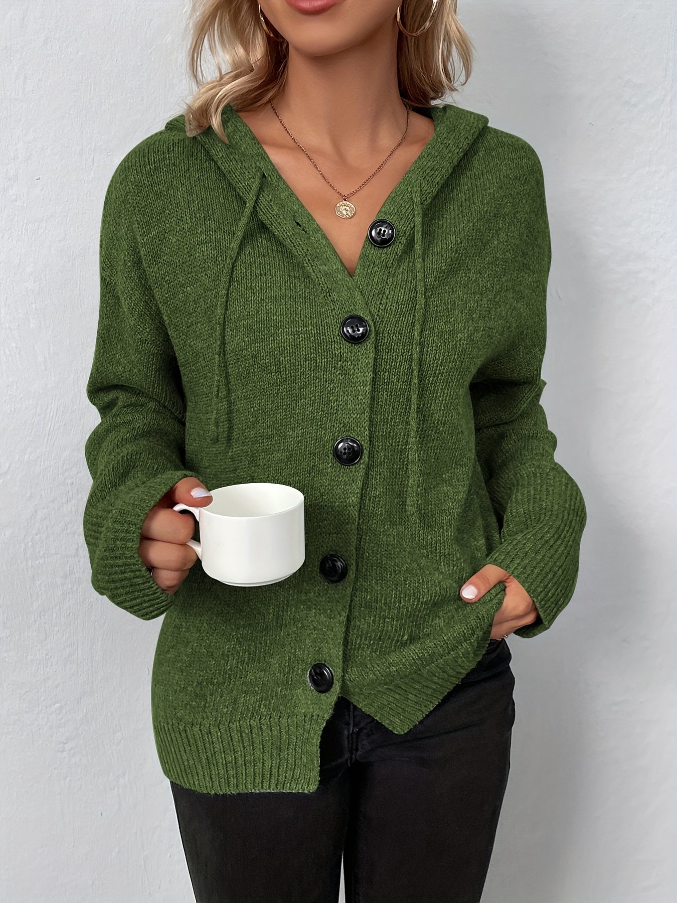 Strickjacke mit Kapuze und Kordelzug und Knöpfen