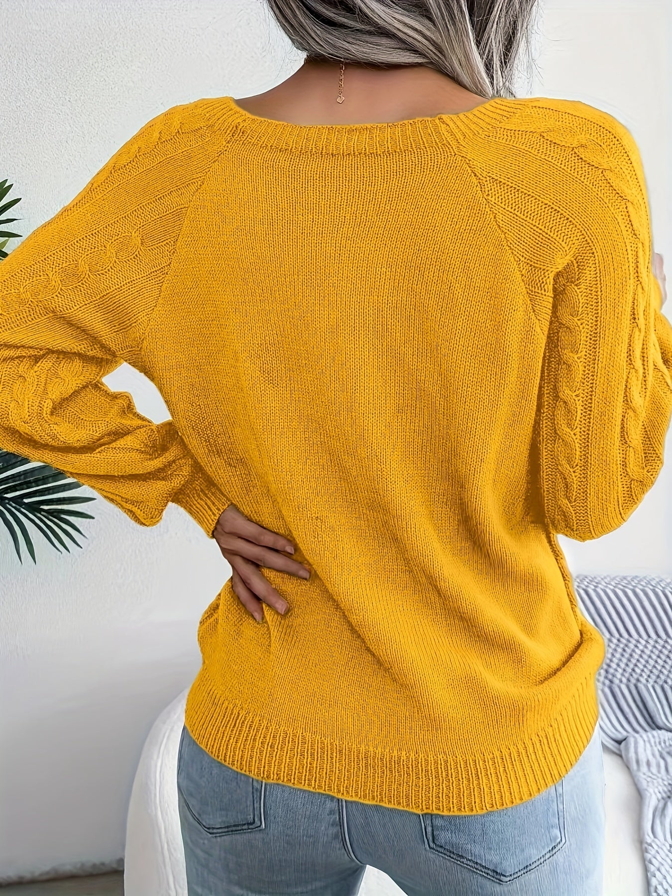 Zopfstrickpullover mit Knopfdesign