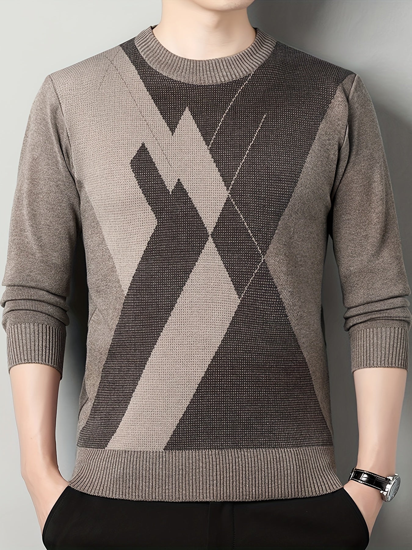 Gestrickter schmaler Pullover mit geometrischem Muster