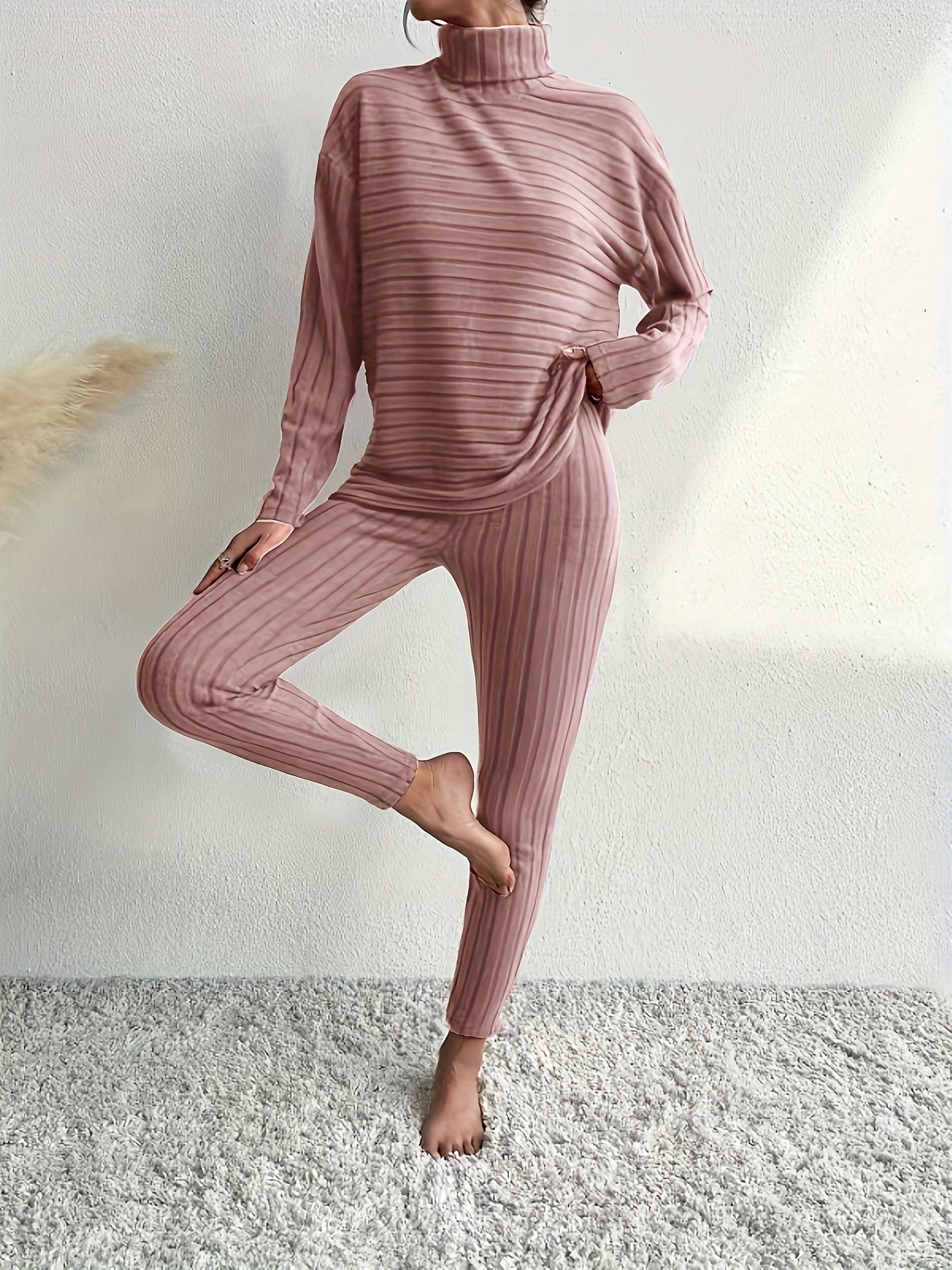 Set aus langärmligem Oberteil mit Rollkragen und schmalen Leggings