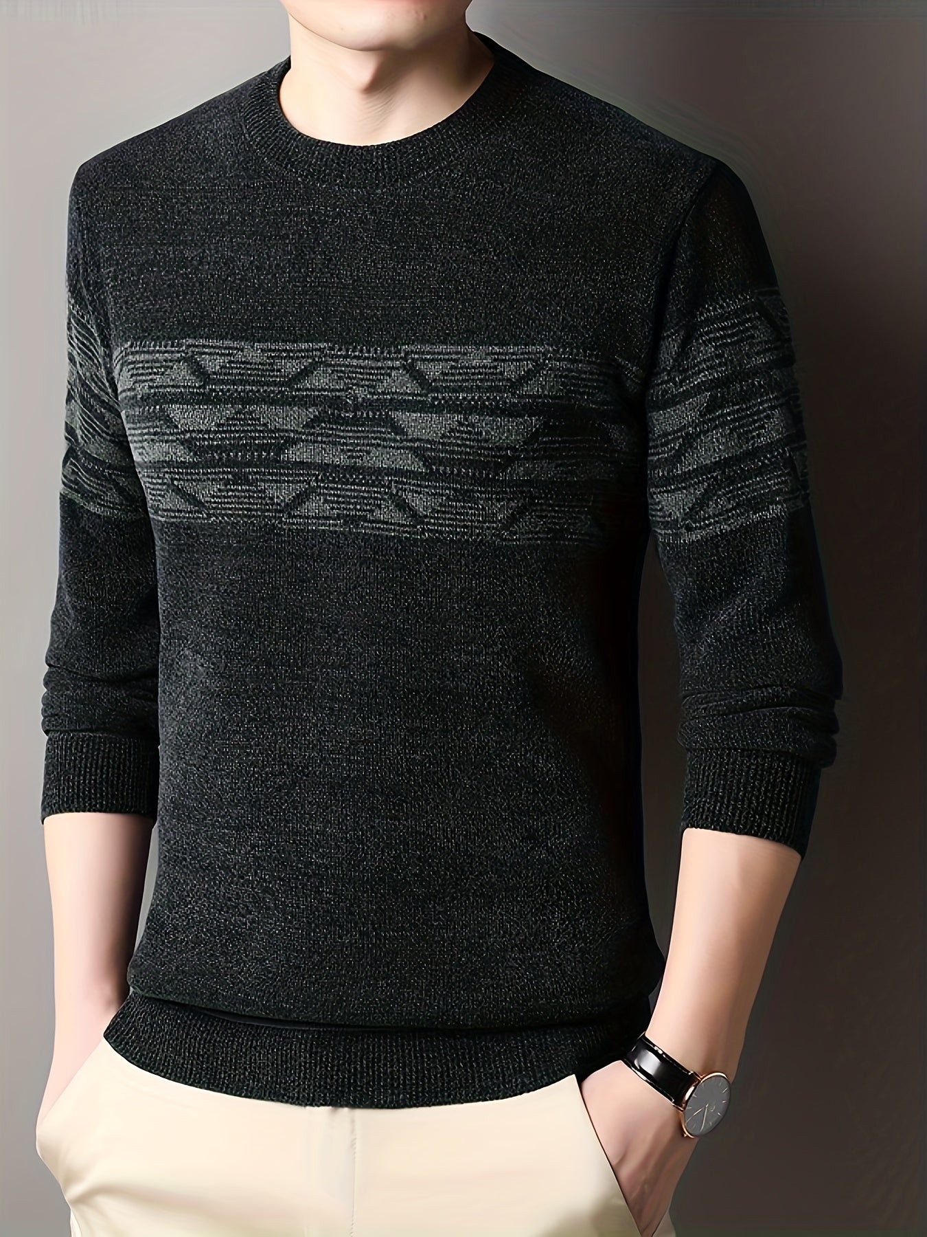 Schlanker Strickpullover mit ethnischem Muster