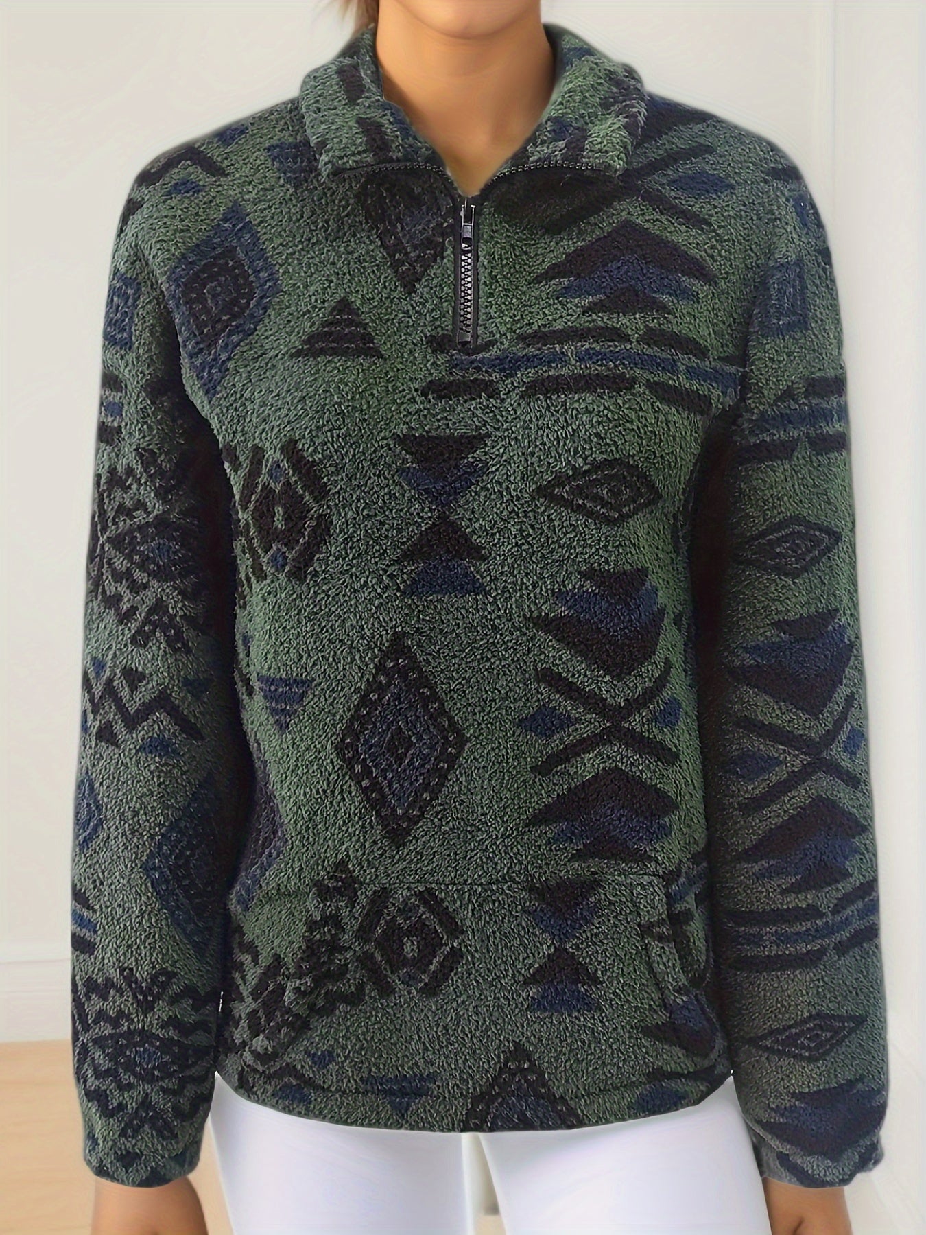 Fuzzy Sweatshirt mit Viertelreißverschluss und Azteken-Print