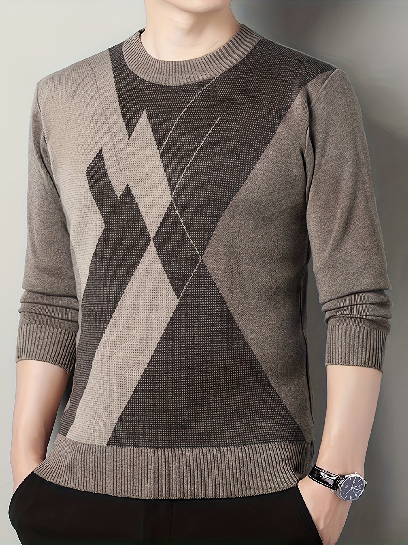 Gestrickter schmaler Pullover mit geometrischem Muster