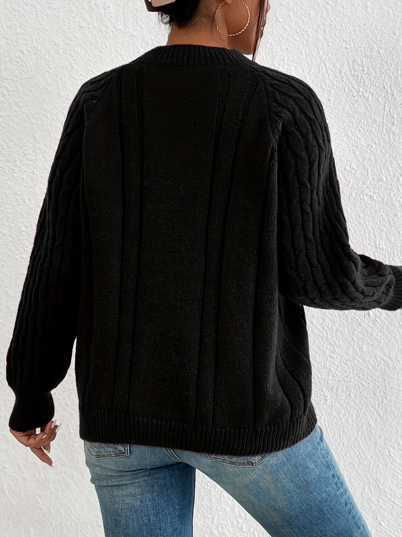 Pullover mit Zopfmuster und Rundhalsausschnitt