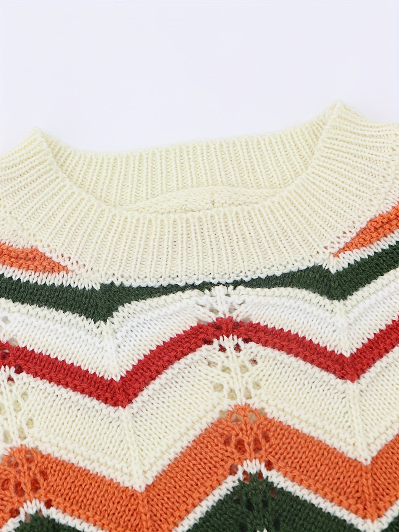 Pullover mit linearem Design