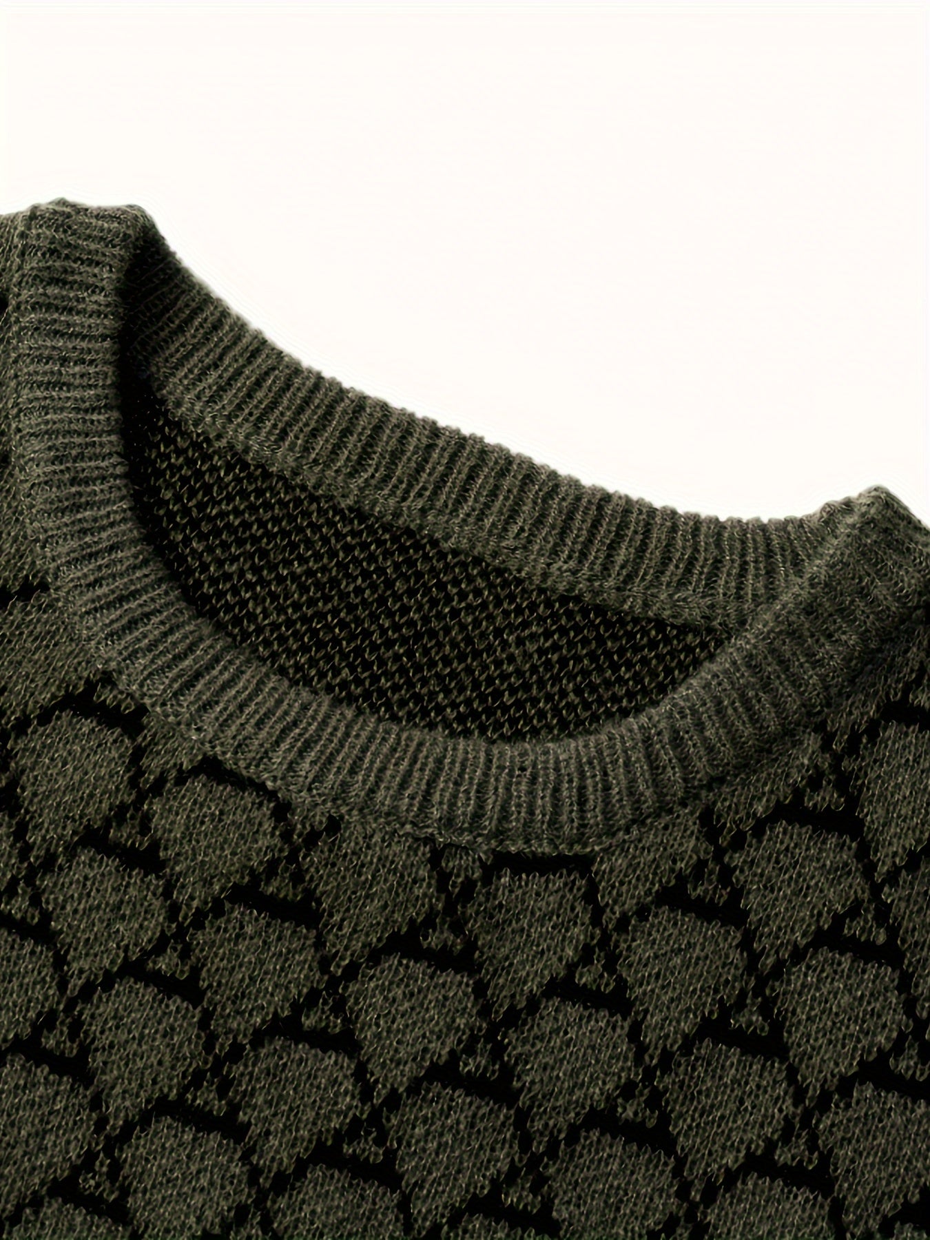 Gestrickter Pullover mit Rautenmuster