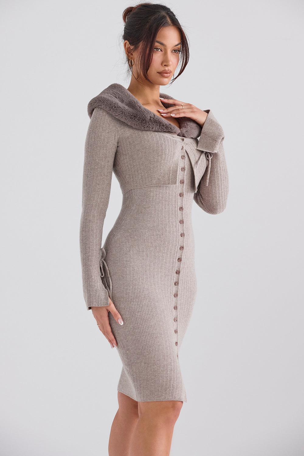 Beige Kaschmir Cardigan mit kamelfarbenem Strick Midirock