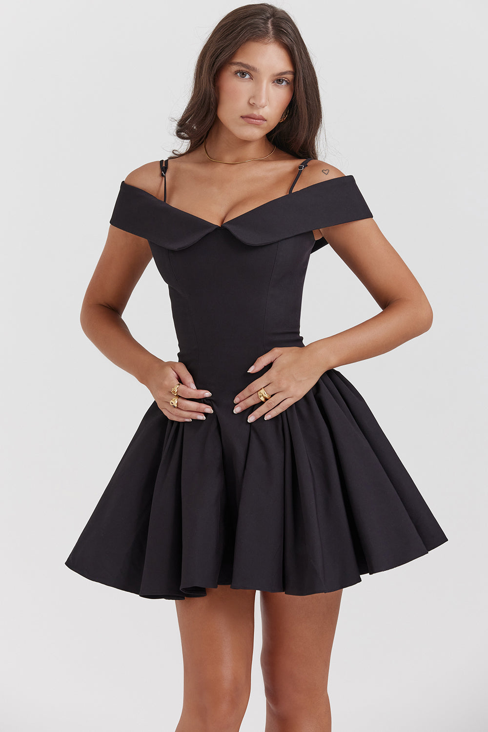 Schulterfreies Minikleid