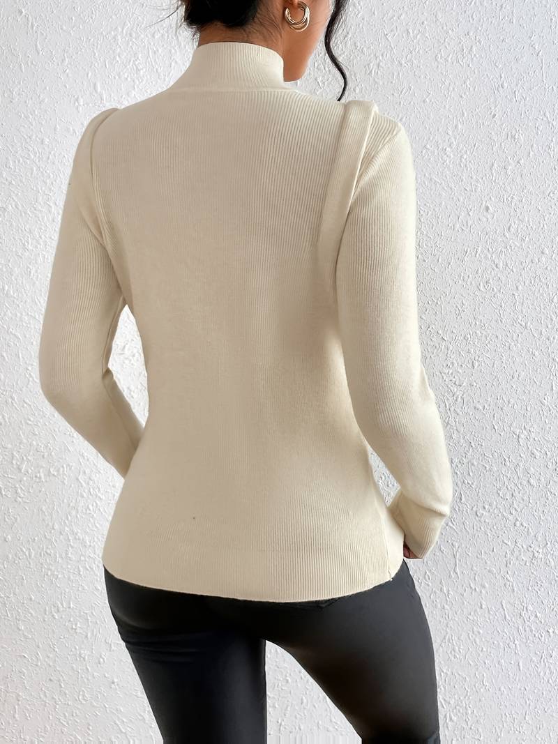 Beigefarbener Rollkragenpullover