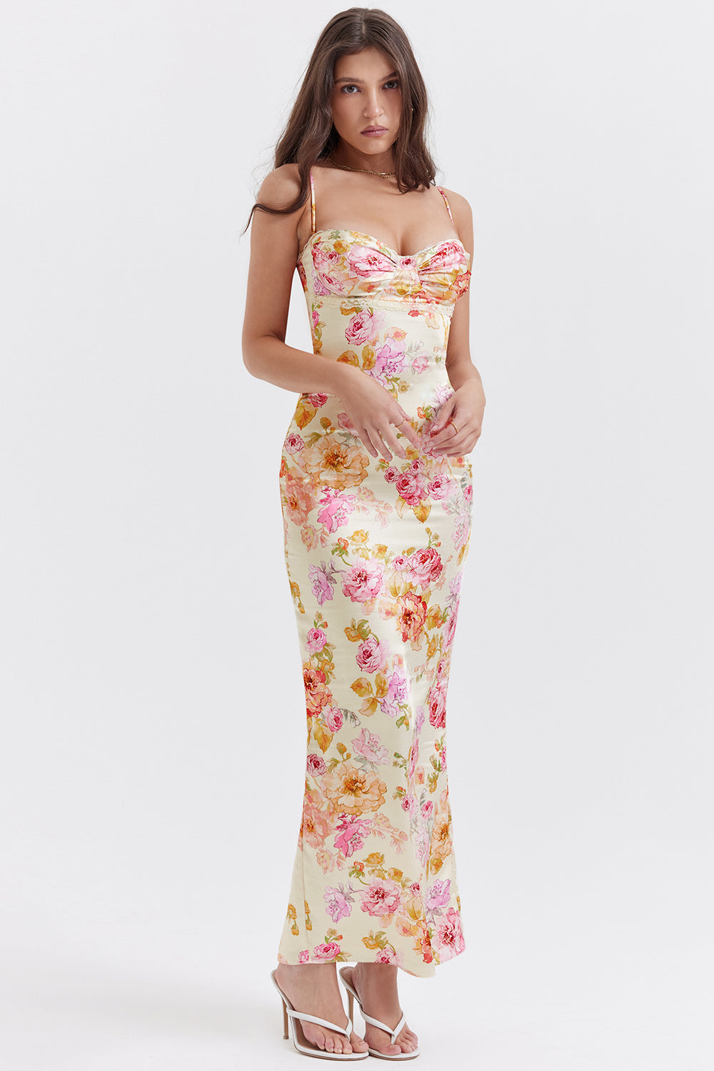 Elfenbeinfarbenes Maxikleid mit Blumen