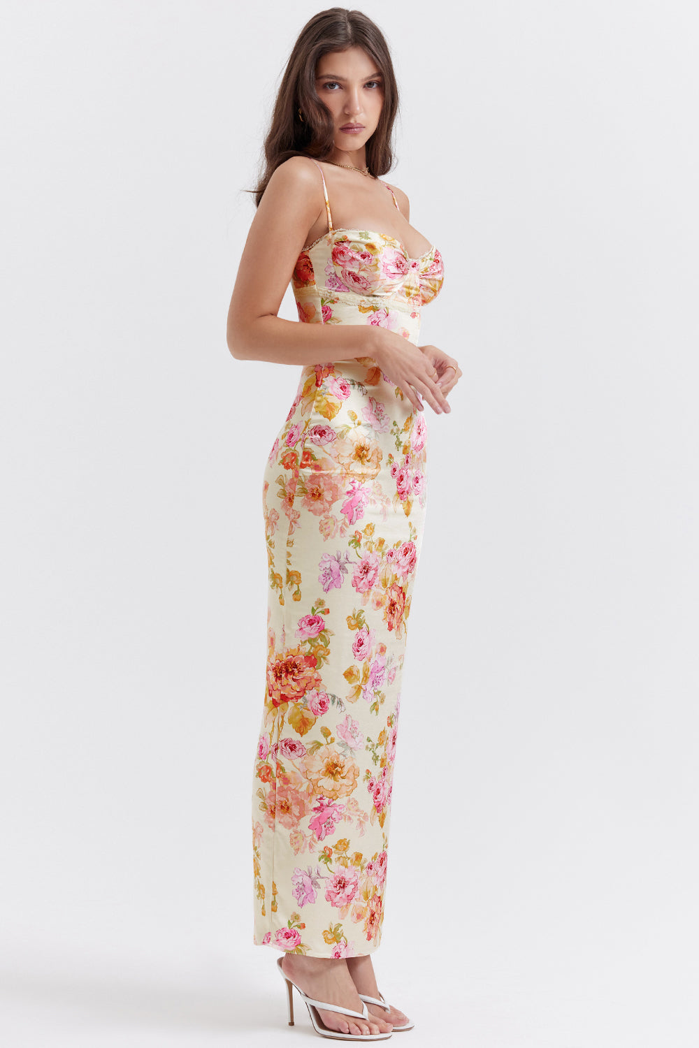 Elfenbeinfarbenes Maxikleid mit Blumen