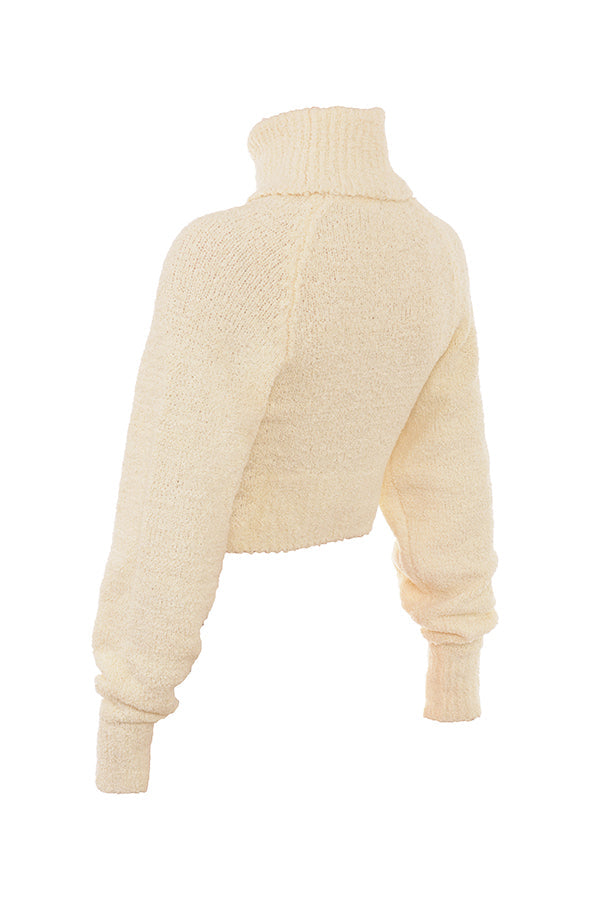 Cremefarbener Kurzpullover aus weichem Bouclé Strick mit Midirock