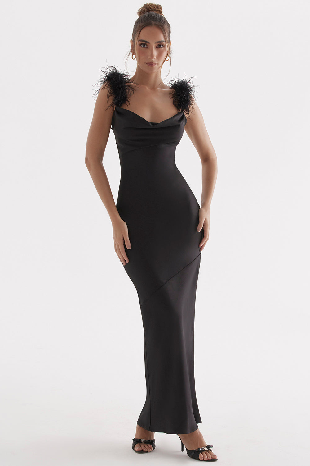 Schwarzes Maxikleid aus Satin